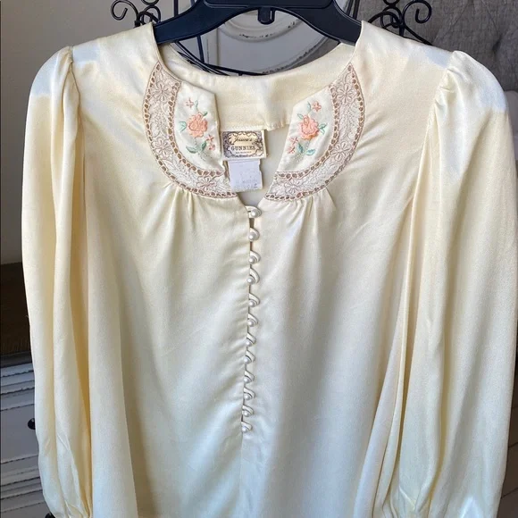 Vintage Jessica’s Gunnies Cream Satin Blouse with Embroidered Collar - Picture 3 of 7